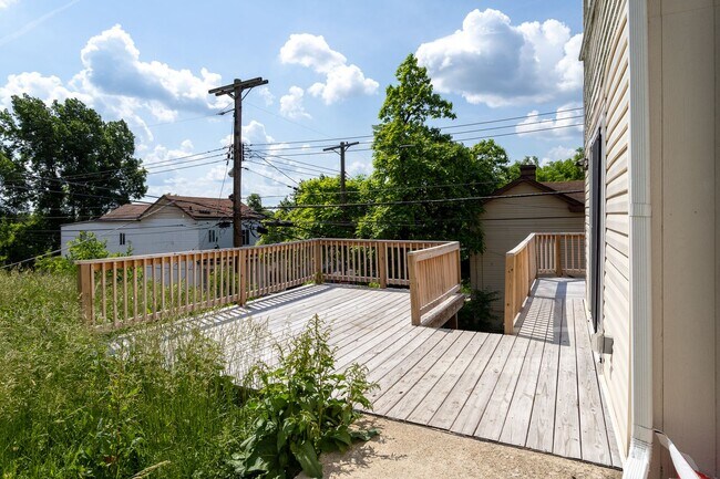 Building Photo - AVAILABLE JUNE 2026 - Beautiful, 3 Bed House with Huge Deck and Yard!
