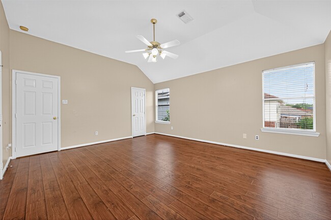 Building Photo - 647 Hollandbridge Ln