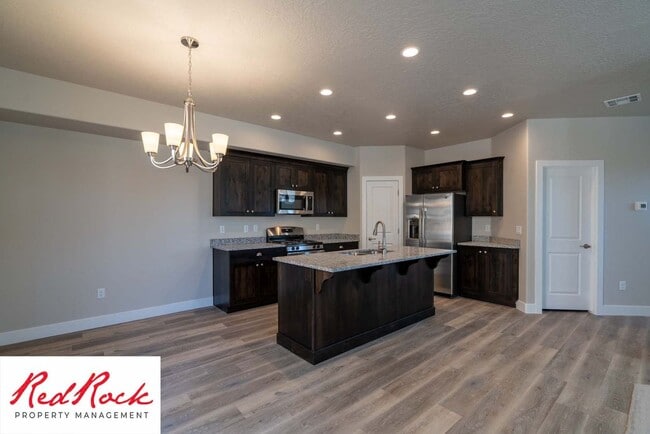 Building Photo - 3 Bedroom Hurricane Townhome With Scenic Views