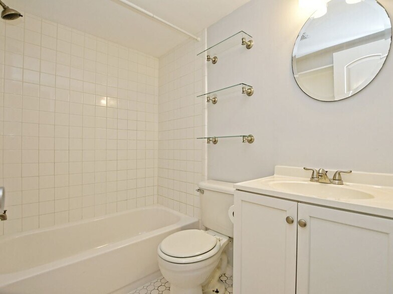 Building Photo - 2500 Burleson Ct