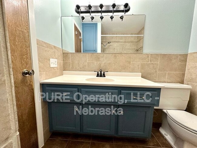 Building Photo - 20215 Pinkney St