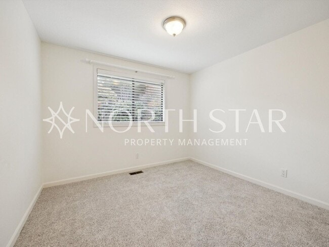 Building Photo - Beautifully Maintained Single-Level Home w...