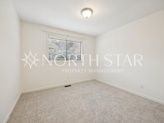 Building Photo - Beautifully Maintained Single-Level Home with Modern Touches