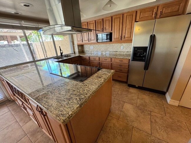Building Photo - 3 Bedroom - 2  Bedroom - 1656 Sq. Ft - Cas...