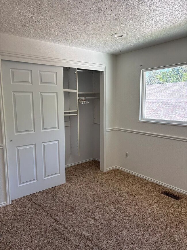 Building Photo - 595 Mountainville Cir