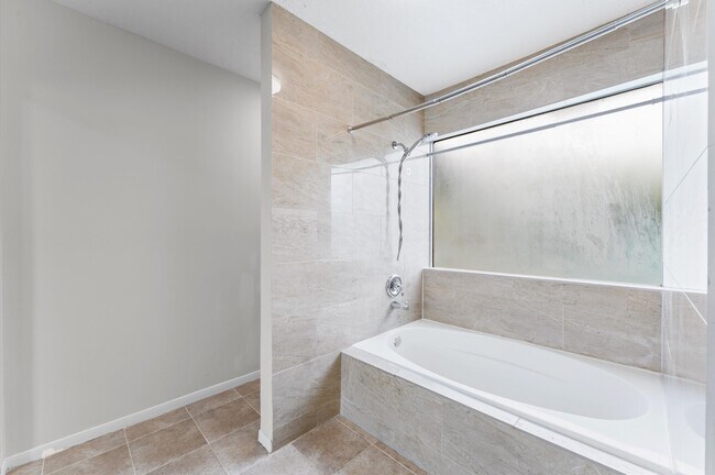 Building Photo - 3202 Kempwood Dr