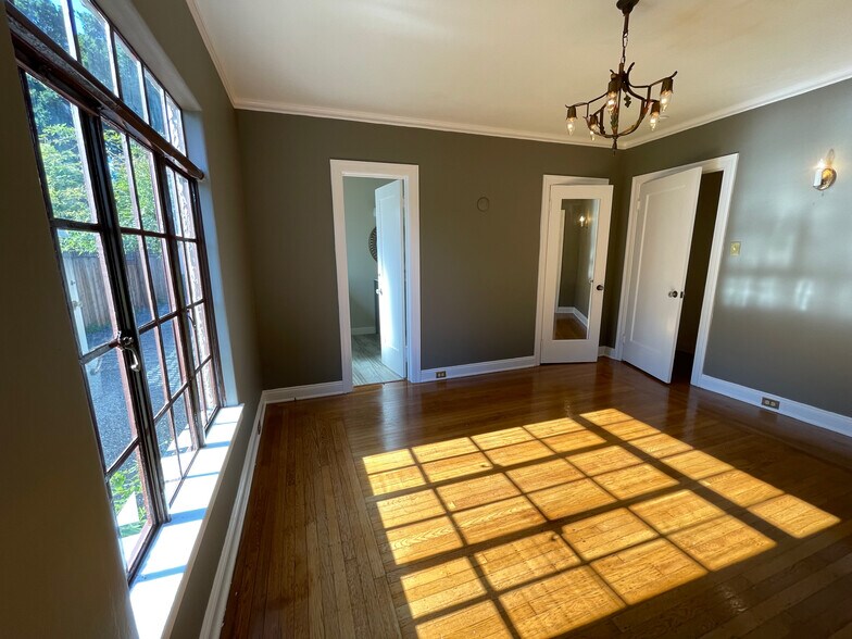 Bedroom - 517 Benton St