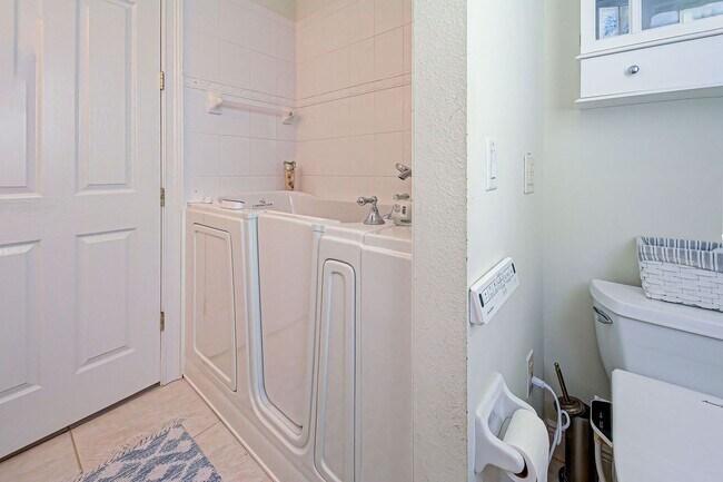 Building Photo - 3br/2ba Pool Home in Venetia