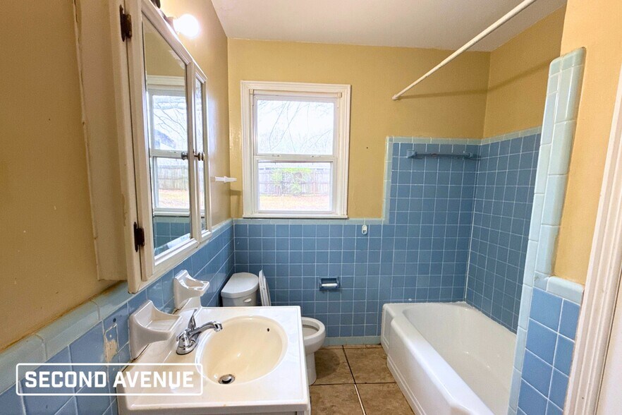 Building Photo - 2328 3rd St NE