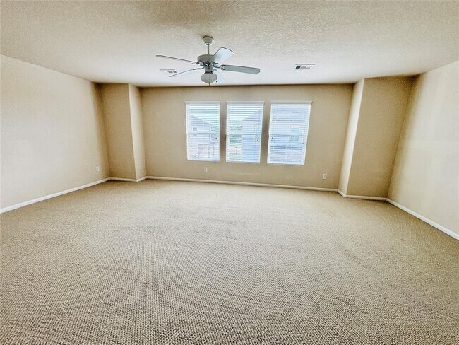 Building Photo - 14851 Fir Knoll Way