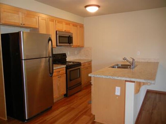 Building Photo - 3 Bedroom 2.5 Bath located in Tumwater