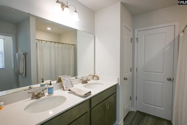 Building Photo - 552 Kingfisher Ct
