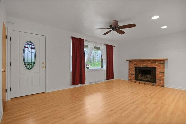 Building Photo - 3205 Pioneer Dr