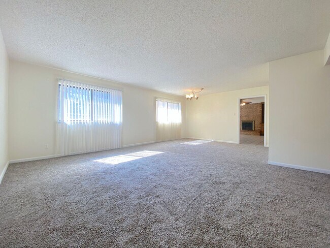 Building Photo - West El Paso 4 bed refrig A/C Home!