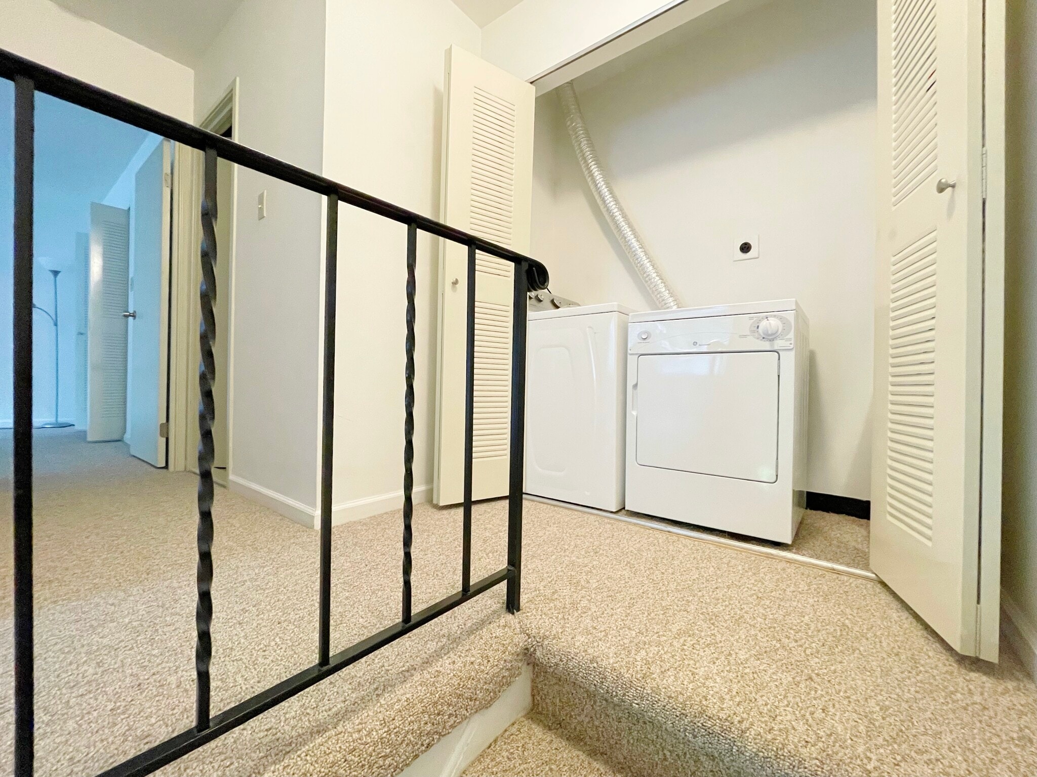 Building Photo - 206 Village Walk