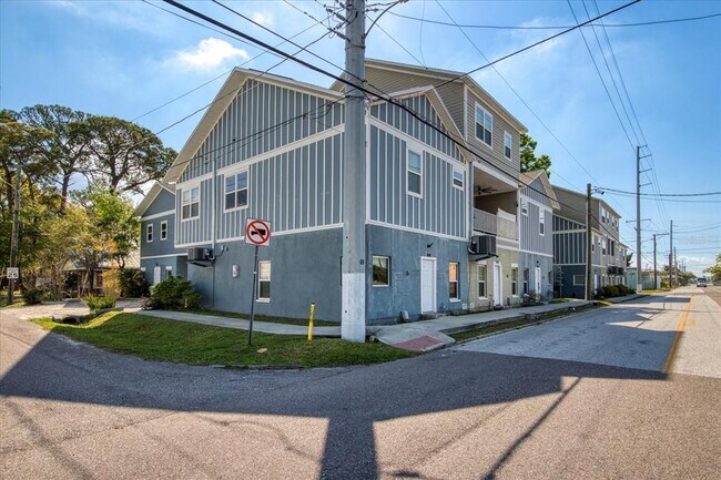 Building Photo - 708 S 22nd St