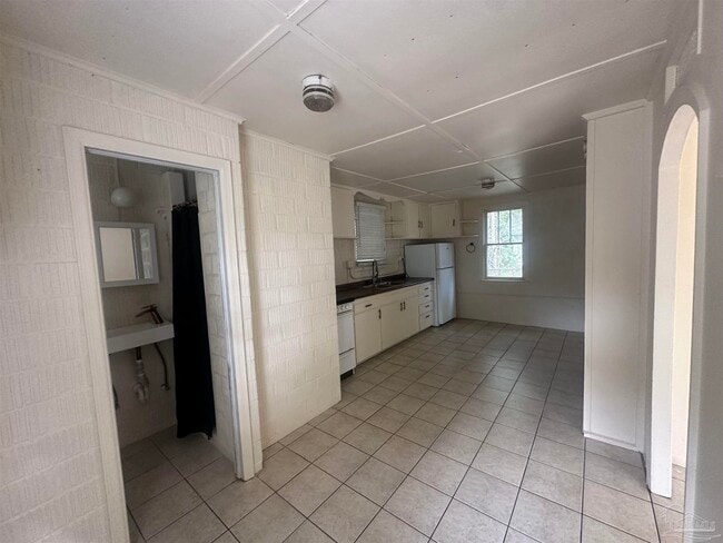 Building Photo - 1414 Wisteria Ave