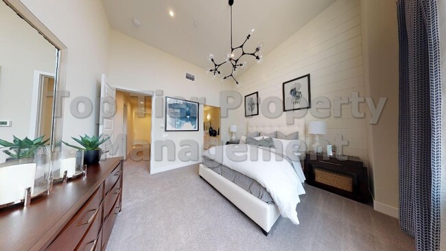 Building Photo - Gorgeous 2 Bd/2 Ba, 1378 sf, dual-level Condominium home available March 17th for Lease in the be...