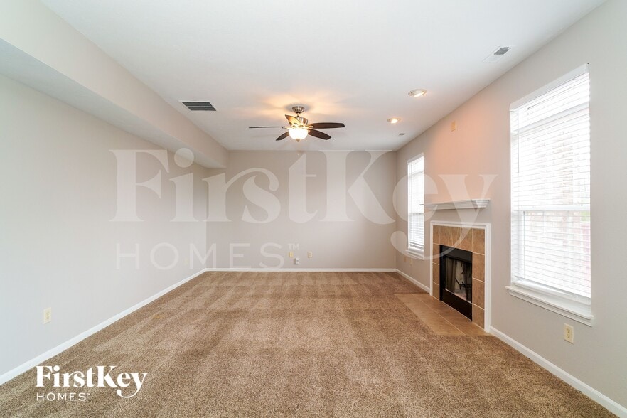 Building Photo - 5921 Sable Dr