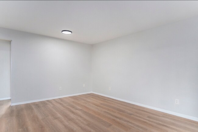 Building Photo - 2727 Madelyn Dr SW