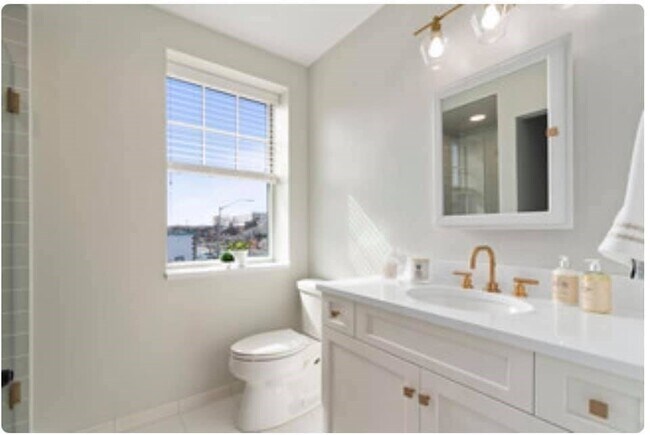 Building Photo - 301 North St