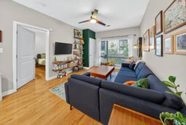 Building Photo - Stunning 1BR/ 1BA Condo with Den and Garag...