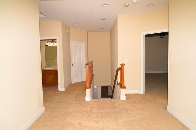 Building Photo - Beautiful 4 bed/ 3.5 bath in Natomas!