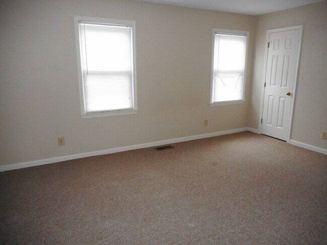 Building Photo - 515 Spring Garden St