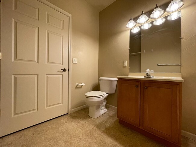 Building Photo - 323 W Main St