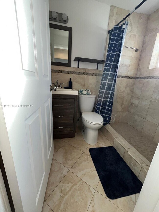 Building Photo - 326 Wilson St