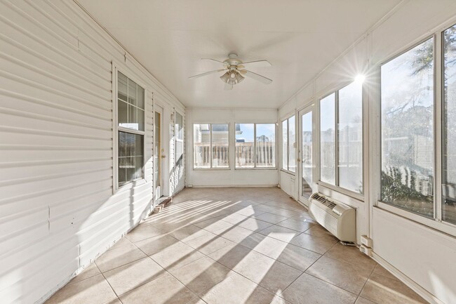 Building Photo - Charming home in IDEAL location!!!