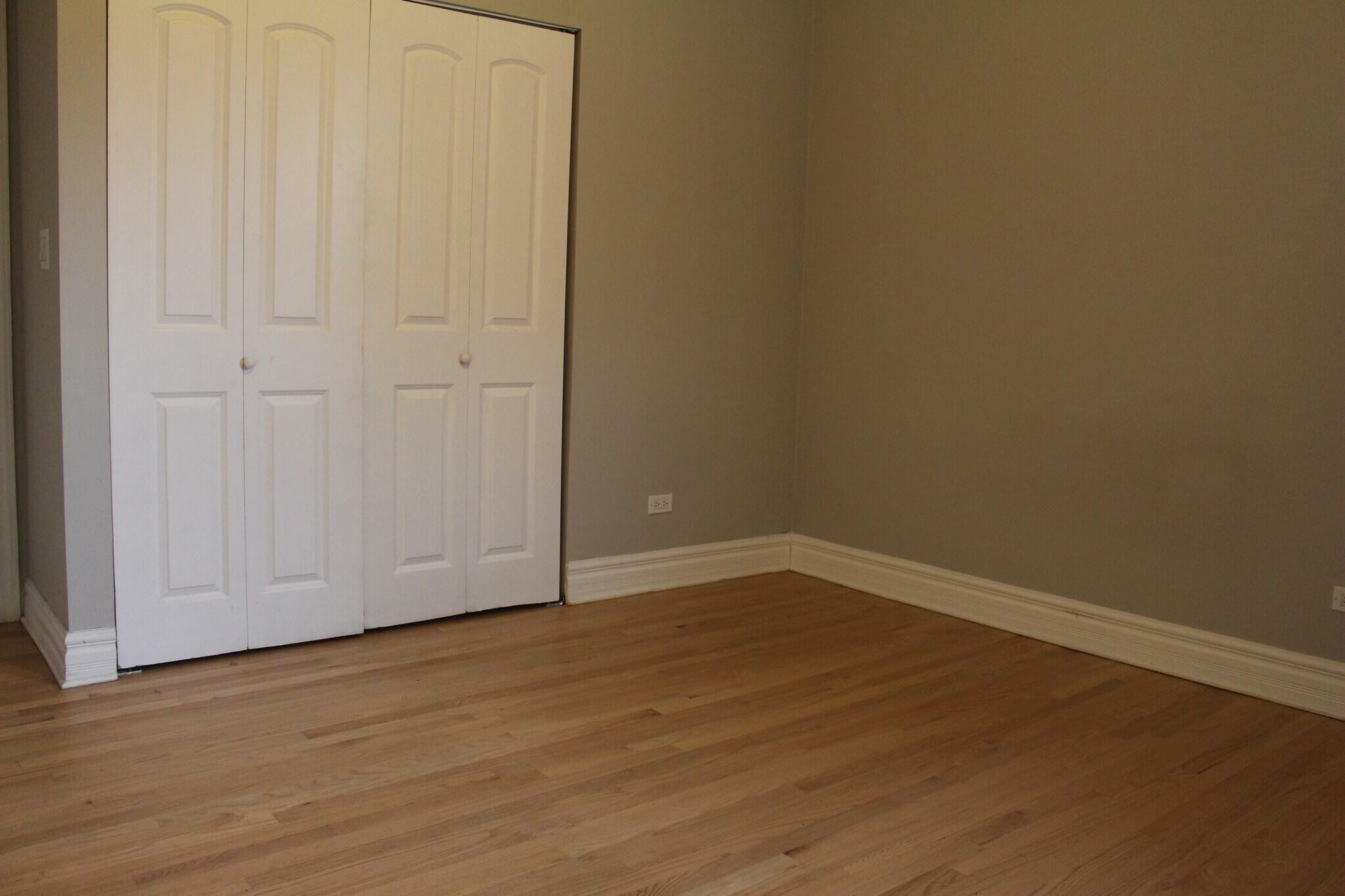large bedroom 3 - 4541 s prairie ave