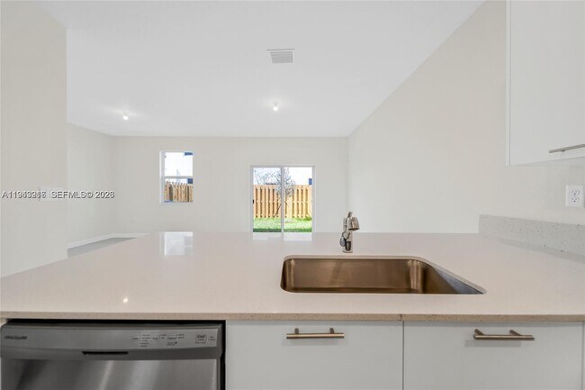 Building Photo - 12926 NW 23rd Pl