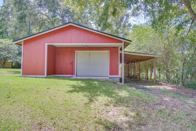 Building Photo - Completely Remodeled 3BR Home on Nearly an Acre with In-Ground Pool, Pool Service Included & Huge...