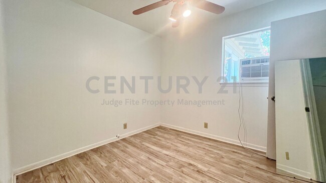 Building Photo - 5429 Farnsworth Ave