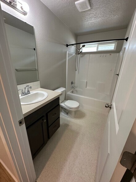 Building Photo - 11398 W Belgrave St