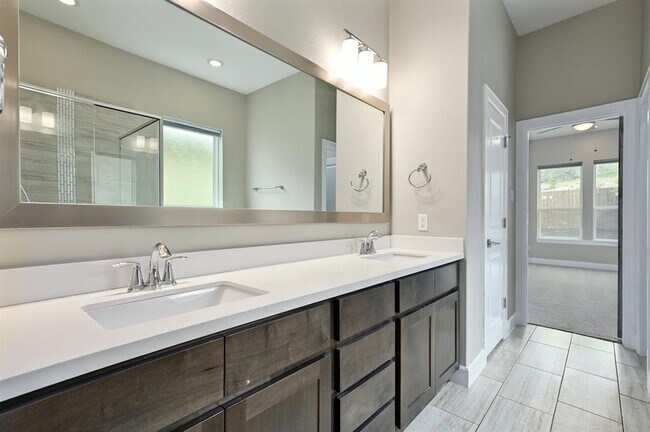 Building Photo - 286 Dayridge Dr