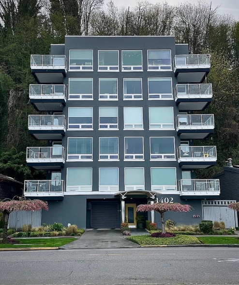Building Photo - 1402 Alki Ave SW