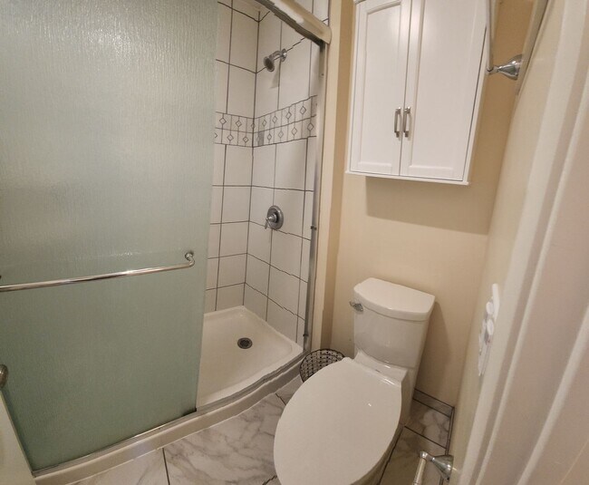 Building Photo - 5 Bedroom 3 bathroom in close proximity to POLY CAMPUS!