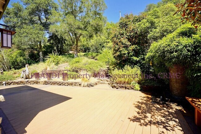 Building Photo - 224 N Almenar Dr