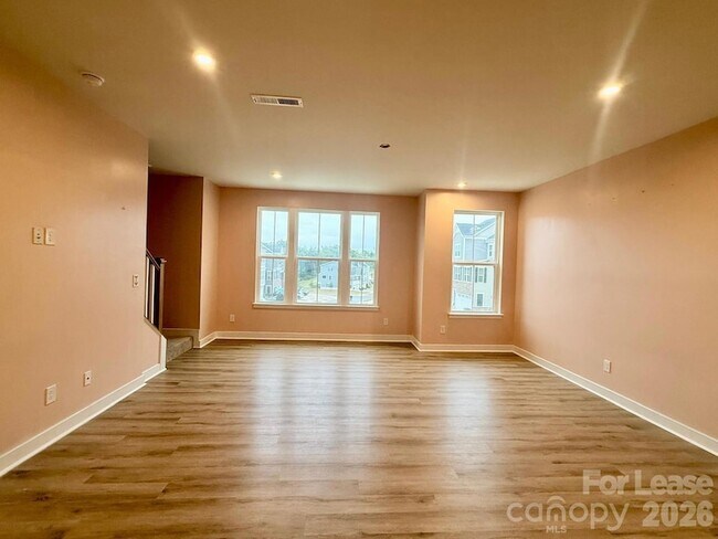 Building Photo - 928 Portrush Ln