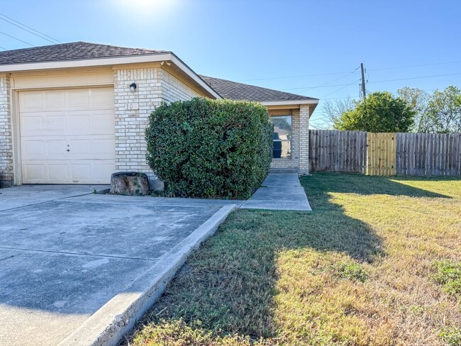 Primary Photo - 105 Long Ln