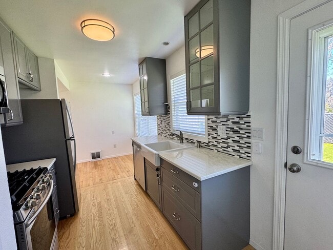 Building Photo - Bittersweet memories, Full Beautiful Remodel Highly Desired Lincoln Neighborhood