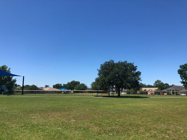 Building Photo - LARGE AND SPACIOUS 4/3 HOME IN EAST ORLANDO WEDGEFIED COMMUNITY