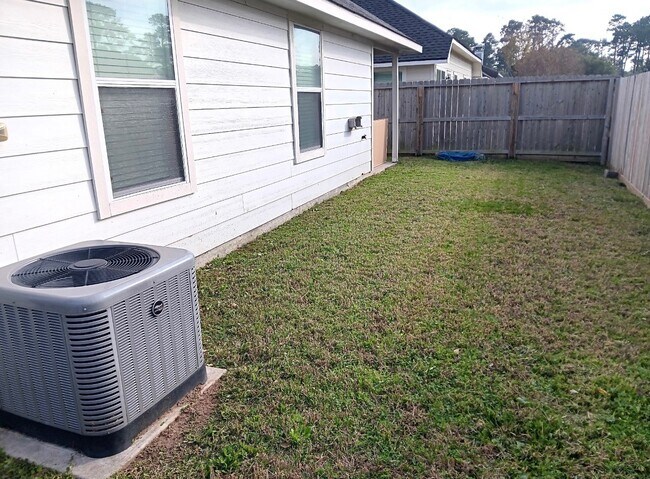 Building Photo - 12027 Grace Hall Dr