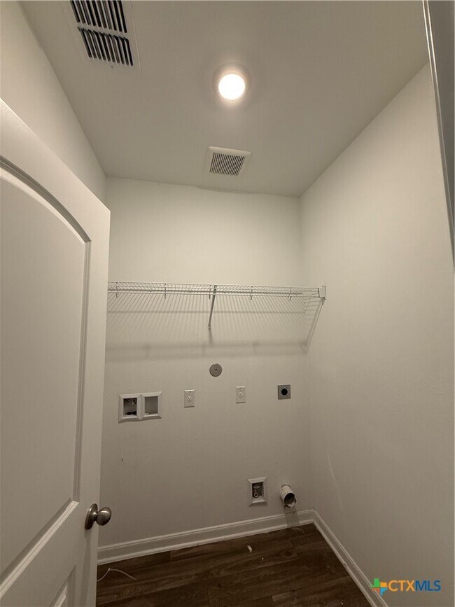 Building Photo - 759 Wonderland Trail