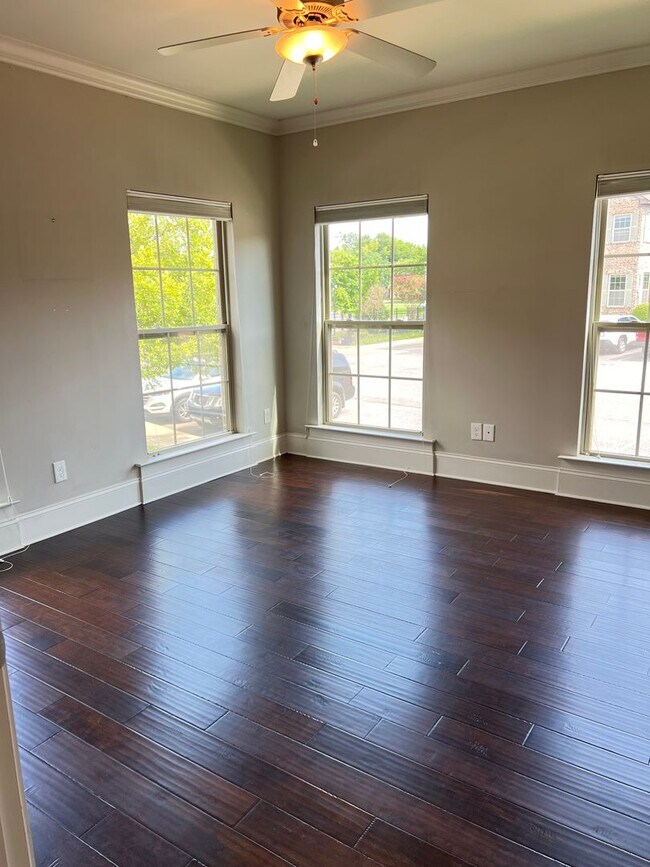 Building Photo - August 2026 - July 2027!!  3 BR 3 BA townhome 1 mile from UA campus