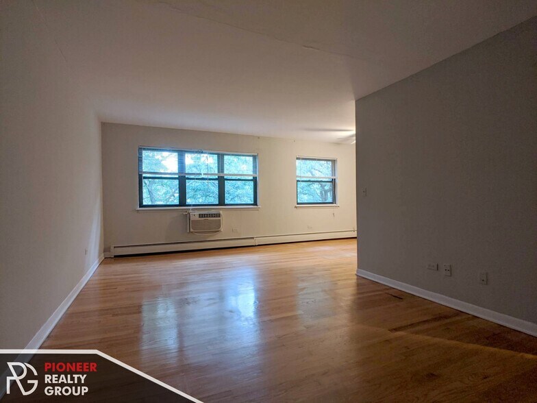 Building Photo - 510 W Briar Pl