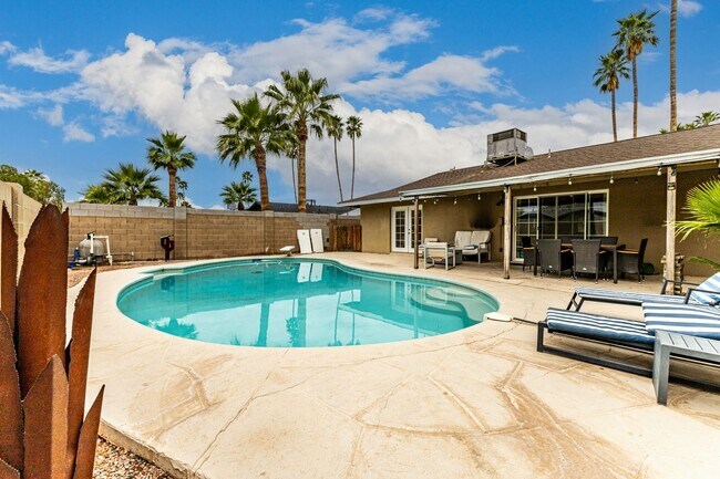 Building Photo - STUNNING 4 bed/2 bath Scottsdale Home- FURHISHED or UnFURNISHED