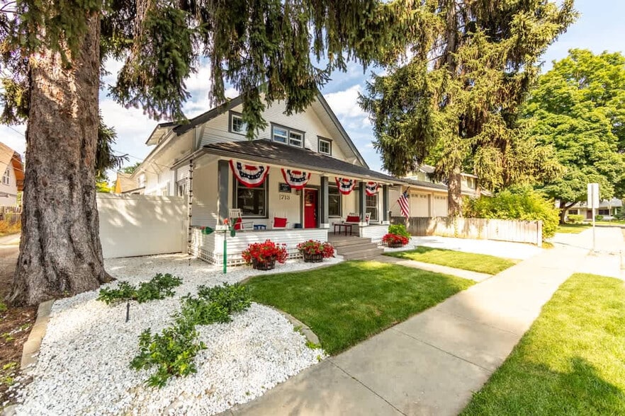 Building Photo - 713 W Woodland Dr